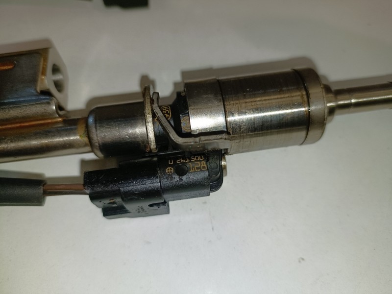 Recambio de rampa inyectora para ford focus sportbreak (cew) m1da referencia OEM IAM CM5G9H487HA  