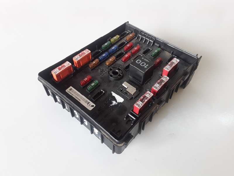 Recambio de caja reles / fusibles para volkswagen passat berlina (3c2) bkp referencia OEM IAM 3C0937125  