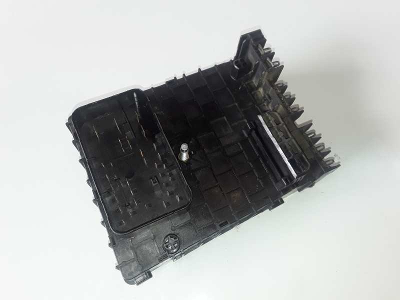 Recambio de caja reles / fusibles para volkswagen passat berlina (3c2) bkp referencia OEM IAM 3C0937125  