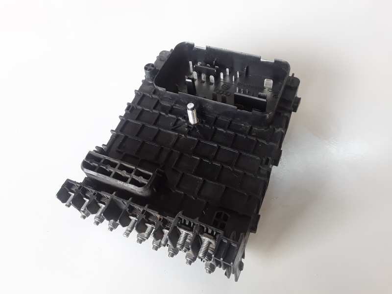 Recambio de caja reles / fusibles para volkswagen passat berlina (3c2) bkp referencia OEM IAM 3C0937125  