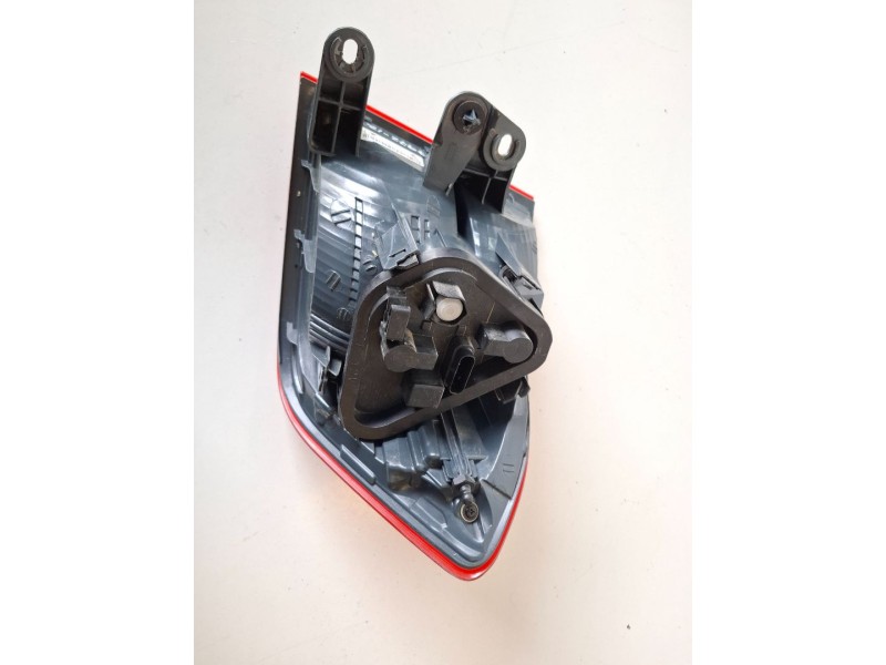 Recambio de piloto trasero izquierdo para bmw serie 3 berlina (f30) n47d20c referencia OEM IAM 7372783  