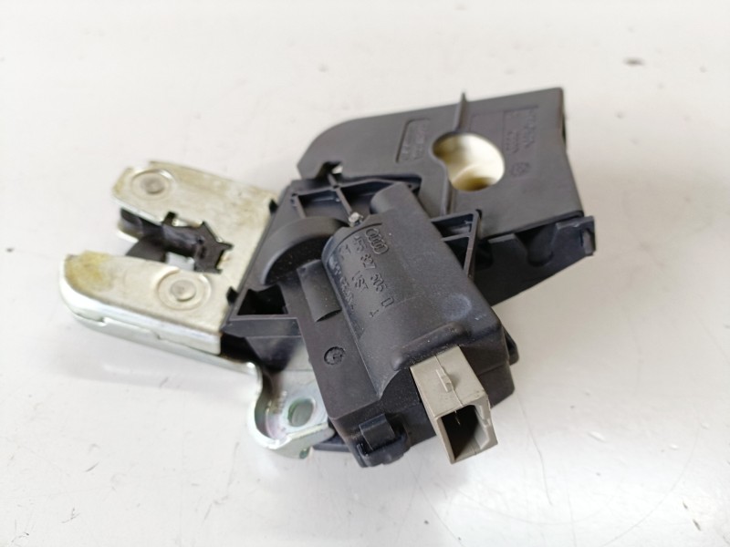 Recambio de cerradura maletero / porton para audi a8 (4e) bvn referencia OEM IAM   