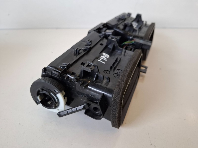 Recambio de aireador central para bmw serie 3 berlina (f30) n47d20c referencia OEM IAM 921855215  