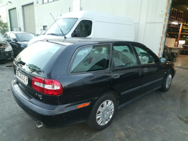 volvo v40 familiar del año 2003