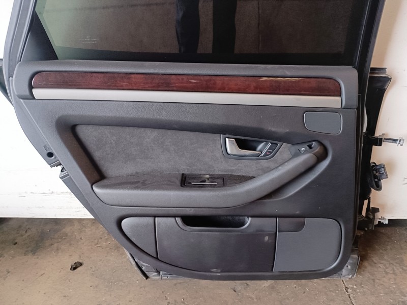 Recambio de puerta trasera izquierda para audi a8 (4e) bvn referencia OEM IAM   