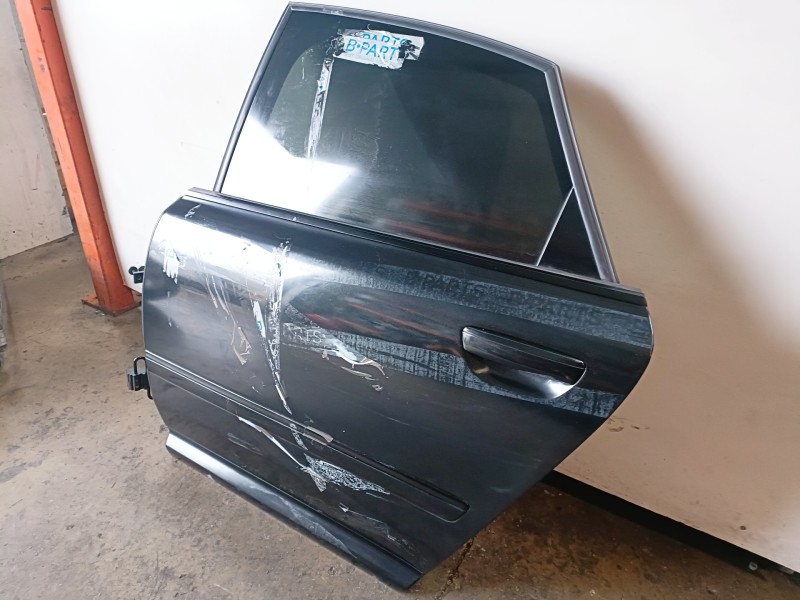 Recambio de puerta trasera izquierda para audi a8 (4e) bvn referencia OEM IAM   