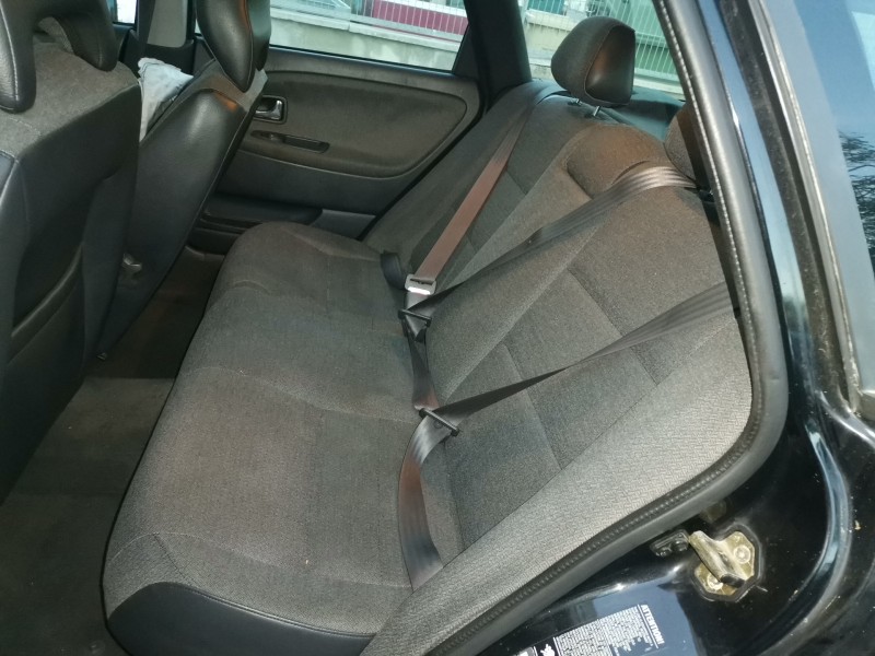 volvo v40 familiar del año 2003