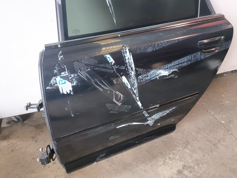 Recambio de puerta trasera izquierda para audi a8 (4e) bvn referencia OEM IAM   