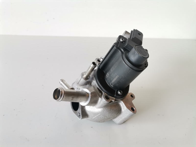 Recambio de valvula egr para audi a8 (4e) bvn referencia OEM IAM 057131501D  