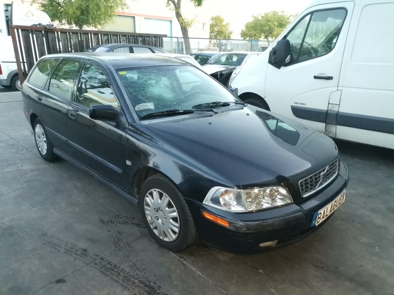 volvo v40 familiar del año 2003