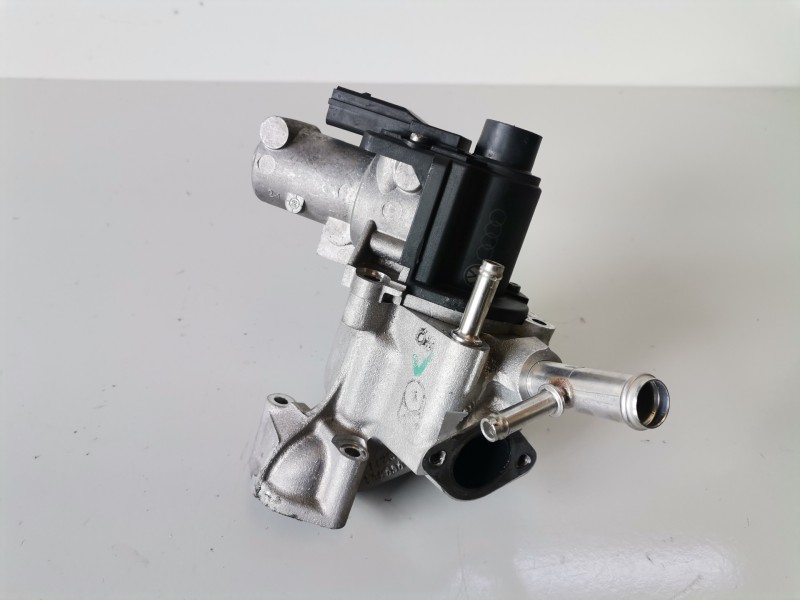Recambio de valvula egr para audi a8 (4e) bvn referencia OEM IAM 057131501D  