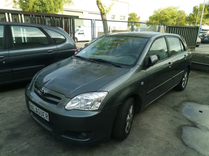 toyota corolla (e12) del año 2004
