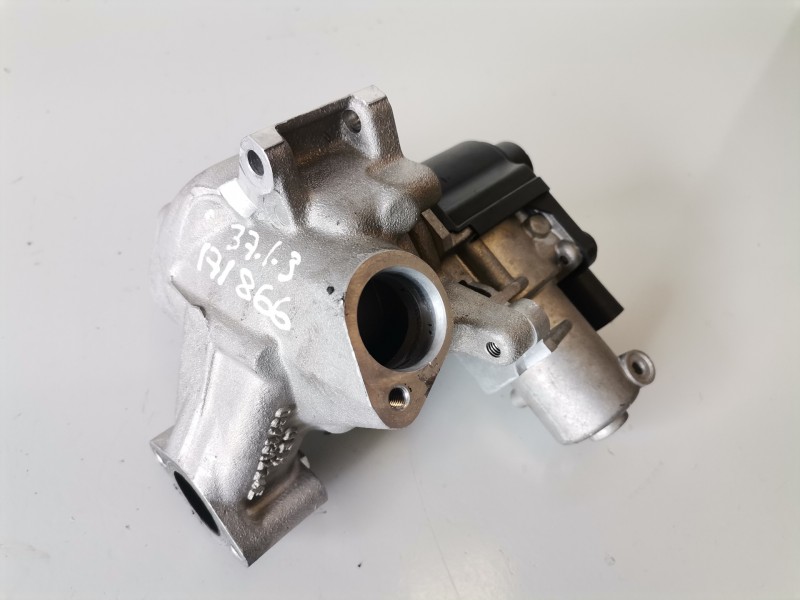 Recambio de valvula egr para audi a8 (4e) bvn referencia OEM IAM 057131501D  