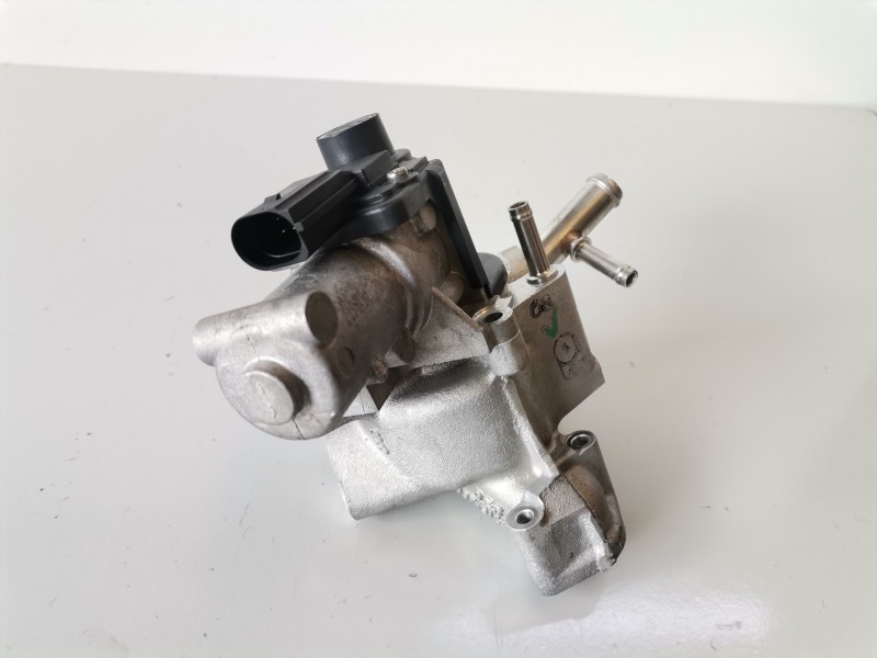 Recambio de valvula egr para audi a8 (4e) bvn referencia OEM IAM 057131501D  