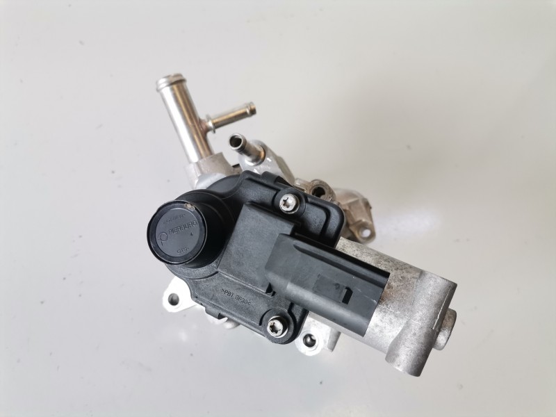 Recambio de valvula egr para audi a8 (4e) bvn referencia OEM IAM 057131501D  