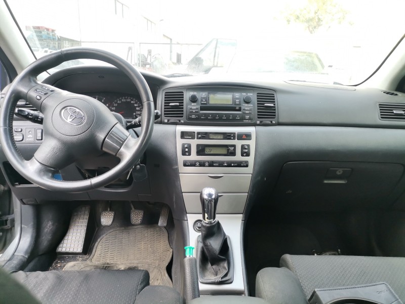 toyota corolla (e12) del año 2004