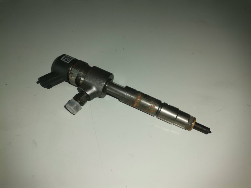 Recambio de inyector para opel zafira b z19dt referencia OEM IAM 0445110276  