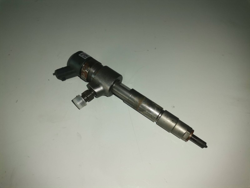 Recambio de inyector para opel zafira b z19dt referencia OEM IAM 0445110276  