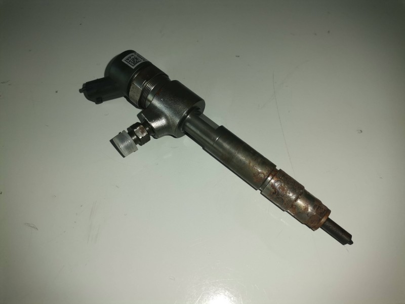 Recambio de inyector para opel zafira b z19dt referencia OEM IAM 0445110276  