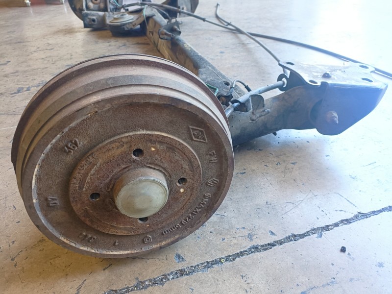 Recambio de puente trasero para dacia logan 1 k9k796 referencia OEM IAM   