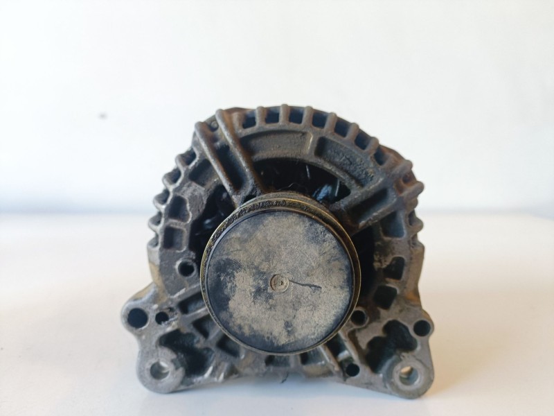 Recambio de alternador para mitsubishi outlander (cw0) bsy referencia OEM IAM 06F903023F  