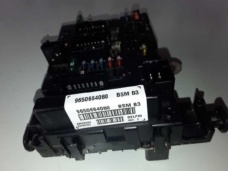 Recambio de caja reles / fusibles para peugeot 406 berlina (s1/s2) rhz referencia OEM IAM 9650664080/BSMB3  