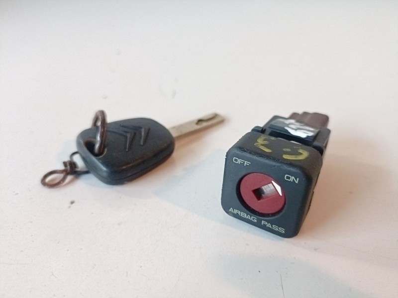 Recambio de interruptor para citroen c3 kfv referencia OEM IAM 95835T  