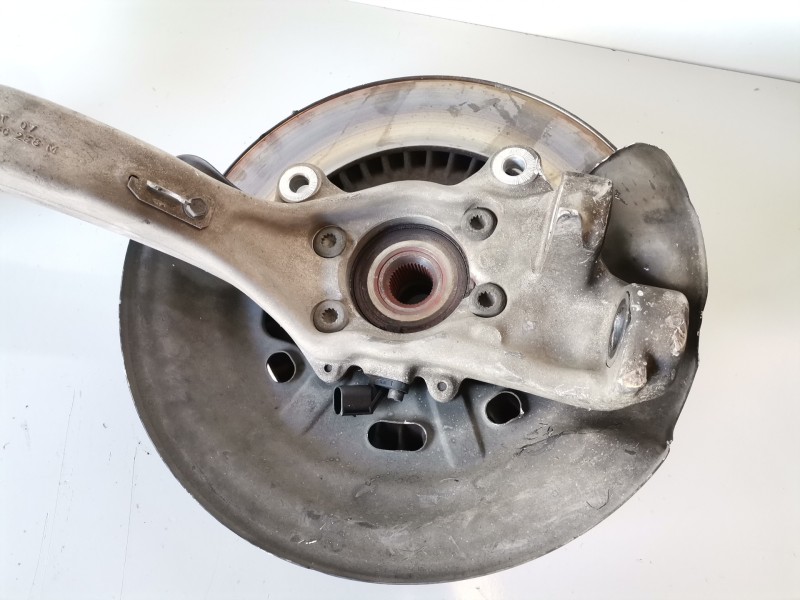 Recambio de mangueta delantera derecha para audi a8 (4e) bvn referencia OEM IAM 4E0256M  