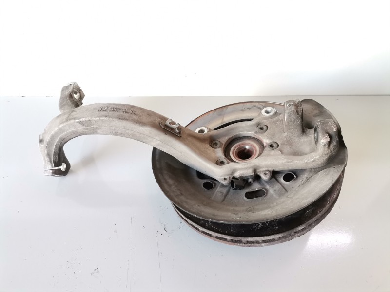 Recambio de mangueta delantera derecha para audi a8 (4e) bvn referencia OEM IAM 4E0256M  
