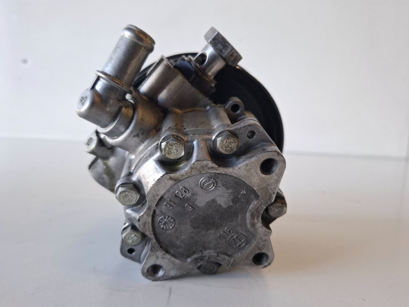 Recambio de bomba direccion para audi a4 avant (8e) bkn referencia OEM IAM 8E0145155T  