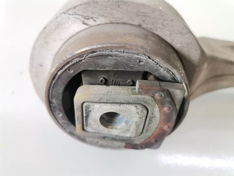 Recambio de brazo suspension inferior delantero derecho para audi a8 (4e) bvn referencia OEM IAM 4E0407696C  