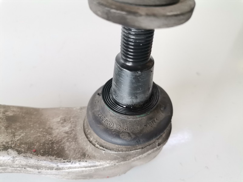 Recambio de brazo suspension inferior delantero derecho para audi a8 (4e) bvn referencia OEM IAM 4E0407696C  