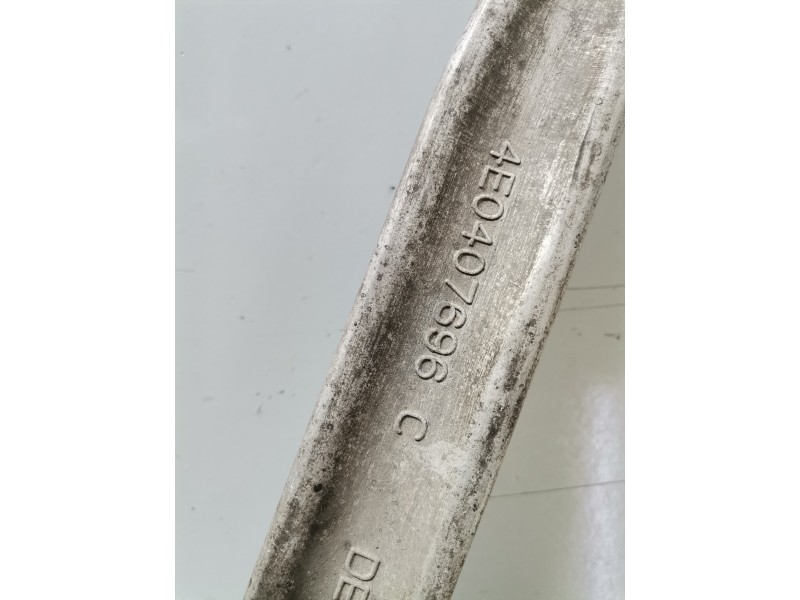 Recambio de brazo suspension inferior delantero derecho para audi a8 (4e) bvn referencia OEM IAM 4E0407696C  