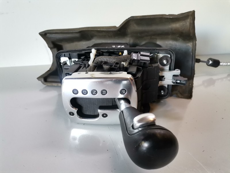 Recambio de palanca cambio para audi a8 (4e) bvn referencia OEM IAM 4E1713111B  