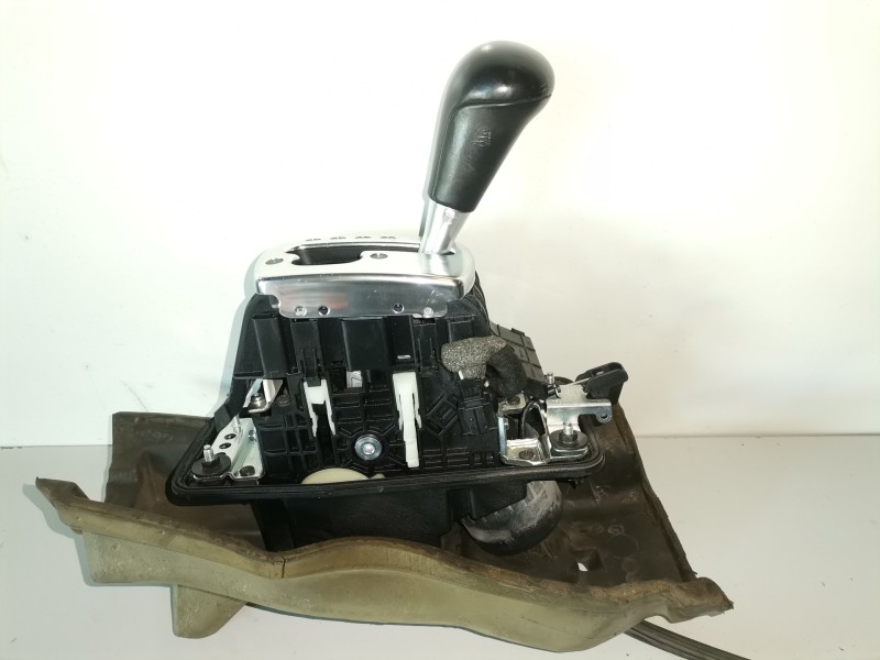 Recambio de palanca cambio para audi a8 (4e) bvn referencia OEM IAM 4E1713111B  