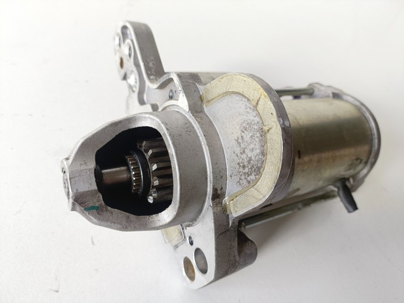 Recambio de motor arranque para dacia sandero ii h4d470 referencia OEM IAM 233008820RB  