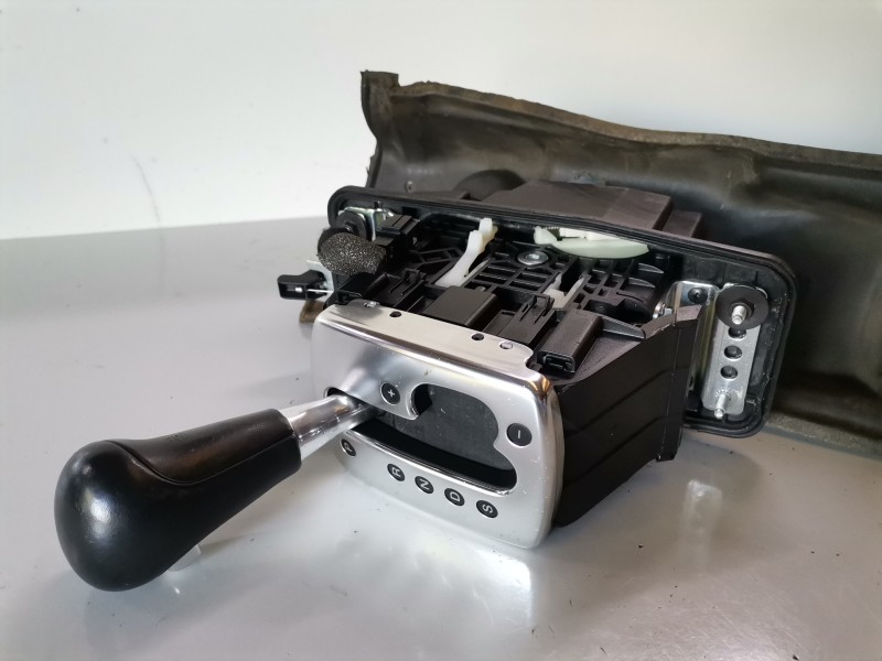 Recambio de palanca cambio para audi a8 (4e) bvn referencia OEM IAM 4E1713111B  