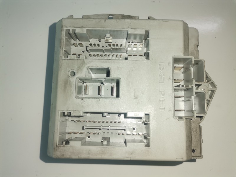 Recambio de caja reles / fusibles para fiat i doblò cargo 199a2000 referencia OEM IAM 51763771  