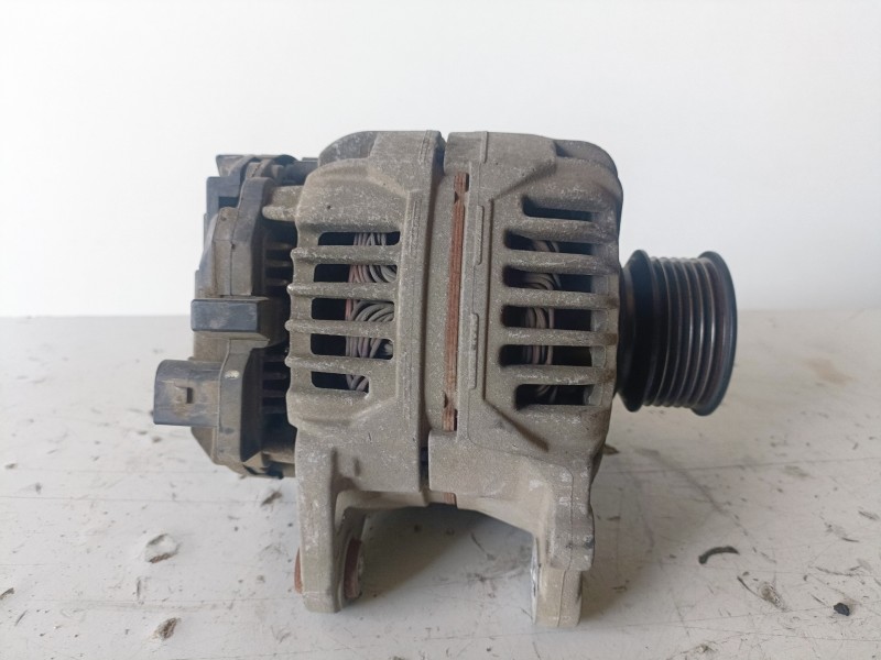 Recambio de alternador para seat leon (1m1) axp referencia OEM IAM 028903028D  
