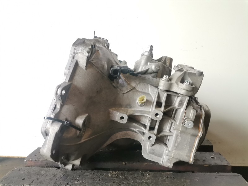 Recambio de caja cambios para opel corsa c z13dt referencia OEM IAM A04562F17W355  