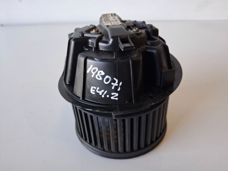 Recambio de ventilador calefaccion para citroen c3 hfx referencia OEM IAM 665878C  