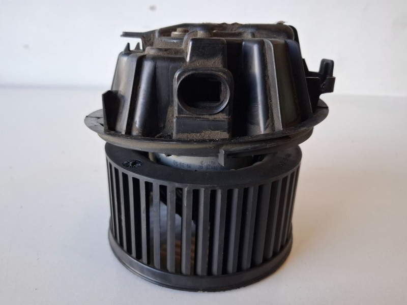 Recambio de ventilador calefaccion para citroen c3 hfx referencia OEM IAM 665878C  