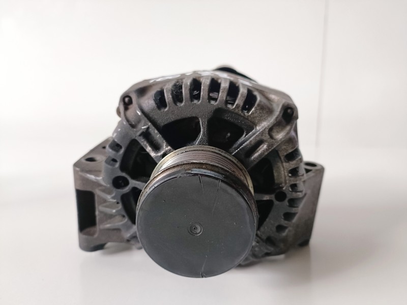 Recambio de alternador para opel corsa c z13dt referencia OEM IAM 13117279YQ  