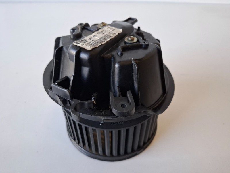 Recambio de ventilador calefaccion para citroen c3 hfx referencia OEM IAM 665878C  