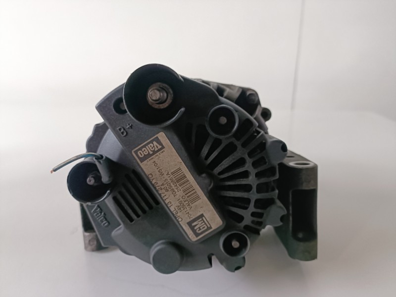 Recambio de alternador para opel corsa c z13dt referencia OEM IAM 13117279YQ  