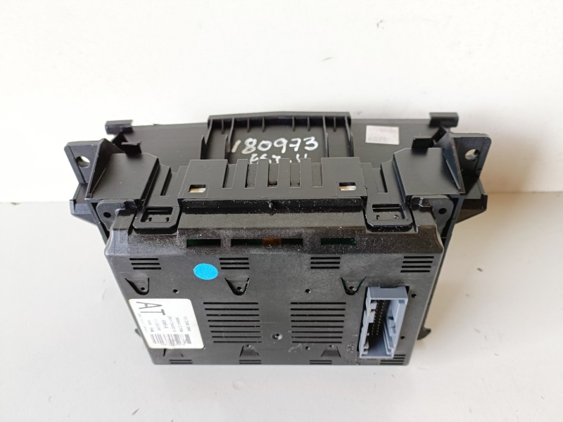 Recambio de pantalla multifuncion para opel astra h berlina z14xep referencia OEM IAM 13208089  
