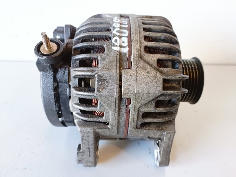Recambio de alternador para jeep grand cherokee (wj/wg) erh referencia OEM IAM 6004ML0001/56041322  
