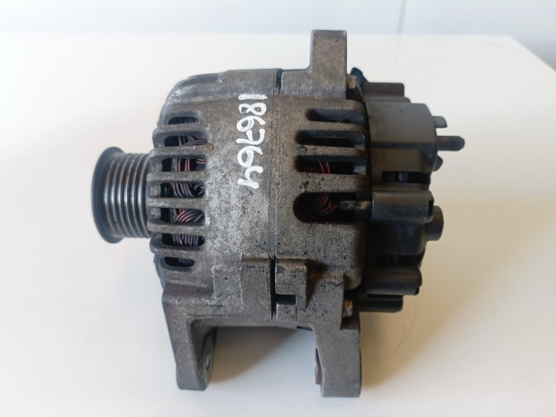 Recambio de alternador para renault megane ii berlina 5p f9q800 referencia OEM IAM 8200290215  