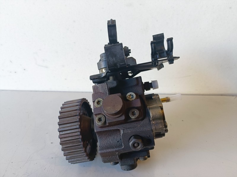 Recambio de bomba inyeccion para ford focus berlina (cap) g8db referencia OEM IAM 0445010102  