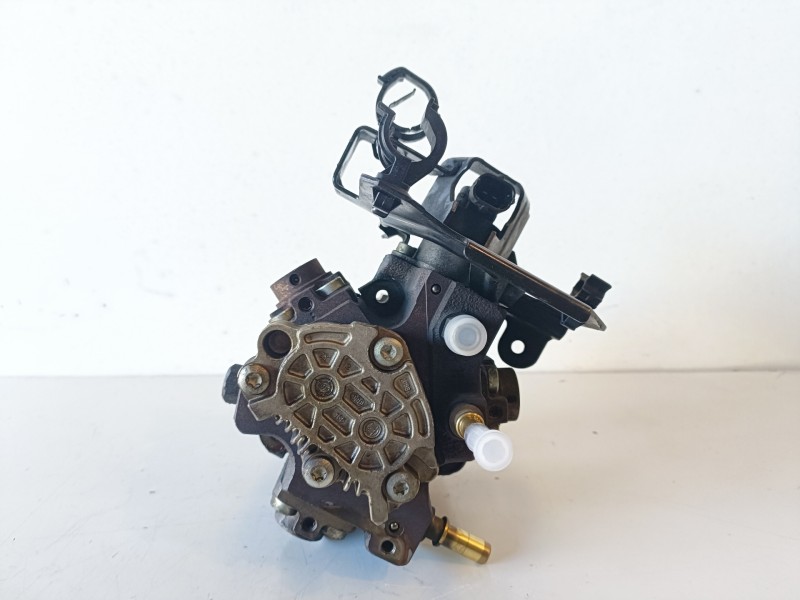 Recambio de bomba inyeccion para ford focus berlina (cap) g8db referencia OEM IAM 0445010102  